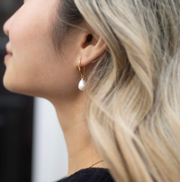 CLAUDIA BRADBY SIMPLE PEARL DROP EARRINGS