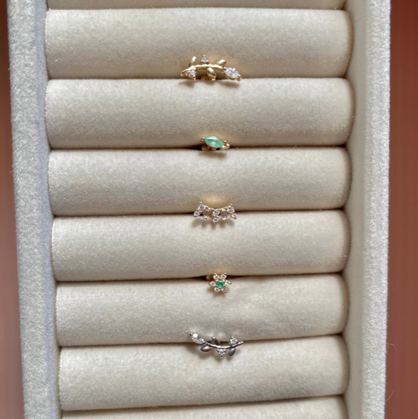 ZOHREH V DIAMOND FAN FLAT BACK EARRING