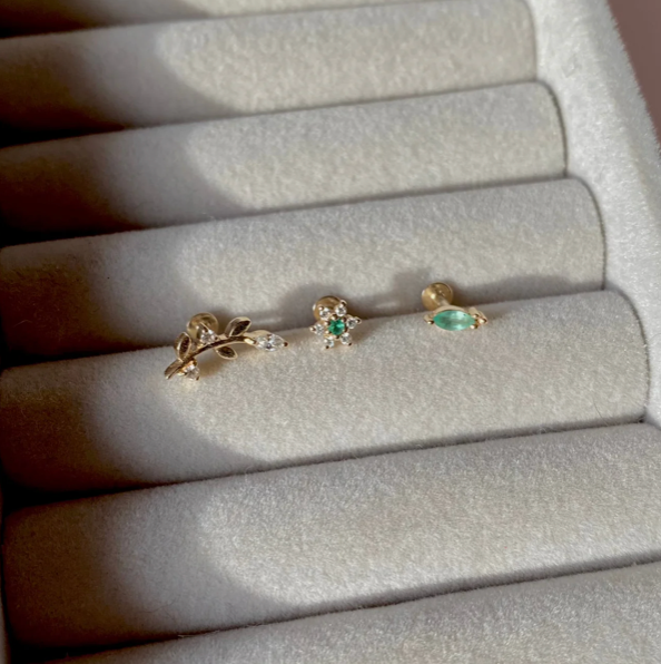 ZOHREH V DIAMOND LEAF FLAT BACK EARRING