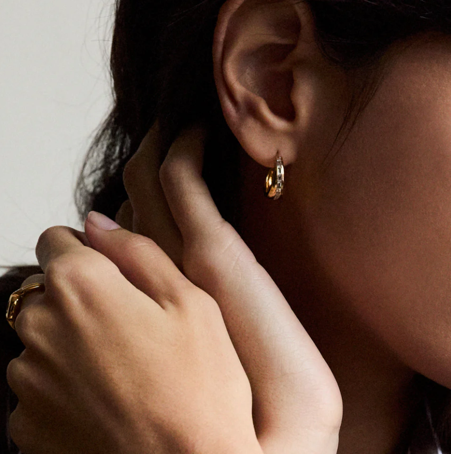 V BY LAURA VANN BEA HOOP EARRINGS