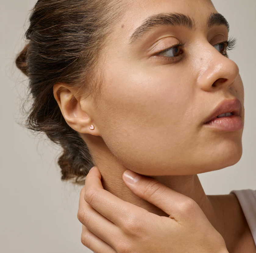 ENAMEL COPENHAGEN AMORE STUD EARRINGS