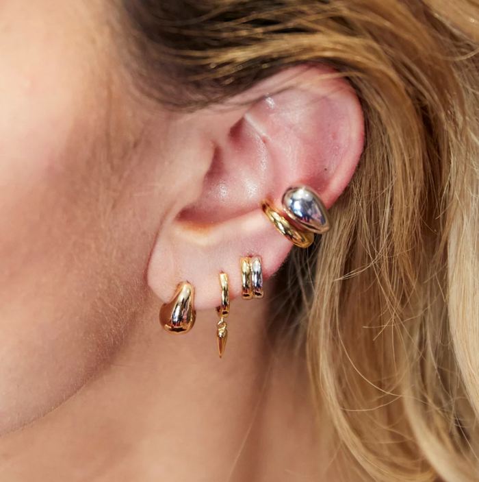 SCREAM PRETTY MIXED METAL HUGGIE EARRINGS