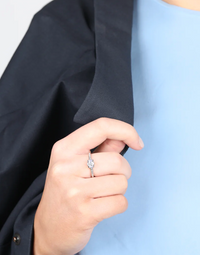 V BY LAURA VANN JOAN RING