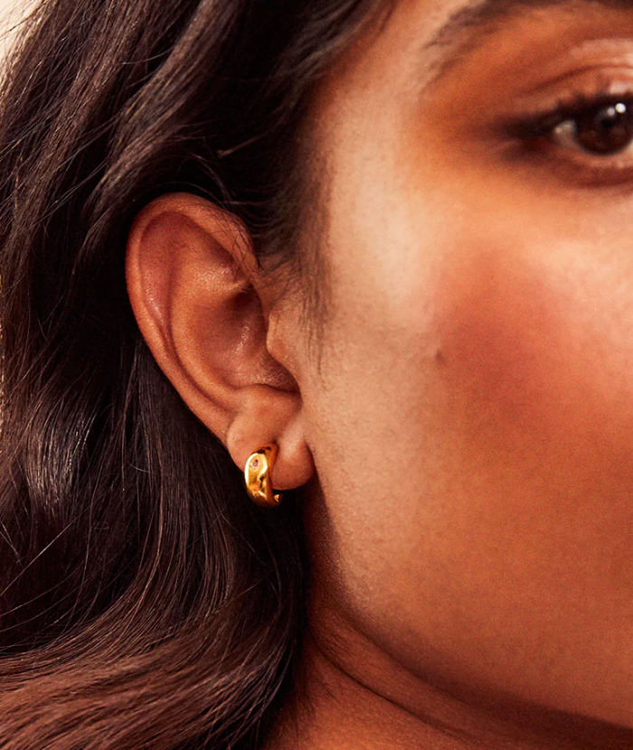 V BY LAURA VANN MINI MARIAH HOOP EARRINGS