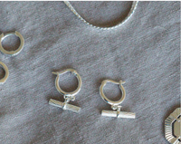 DAISY LONDON X ESTÉE LALONDE T BAR CHARM EARRINGS