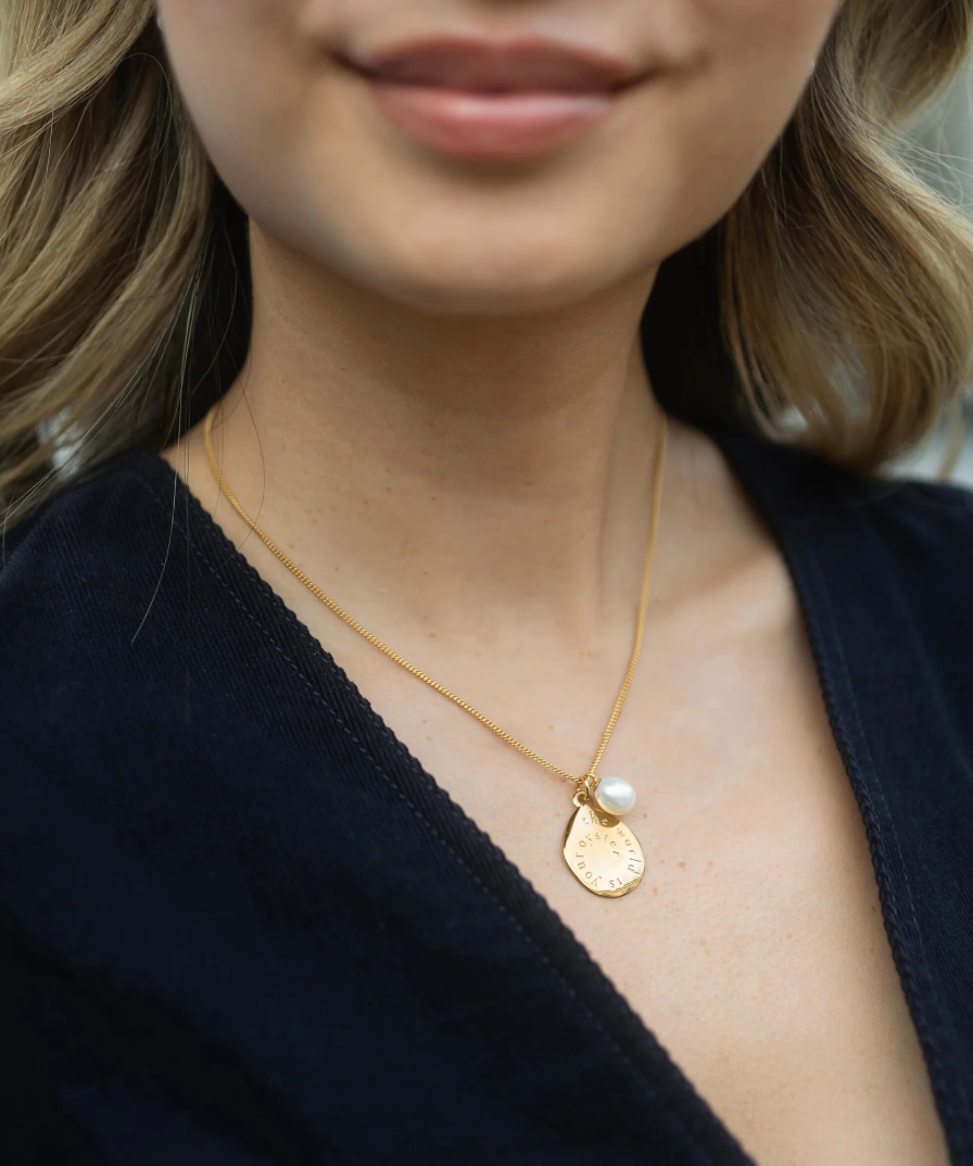 CLAUDIA BRADBY THE WORLD IS YOUR OYSTER NECKLACE