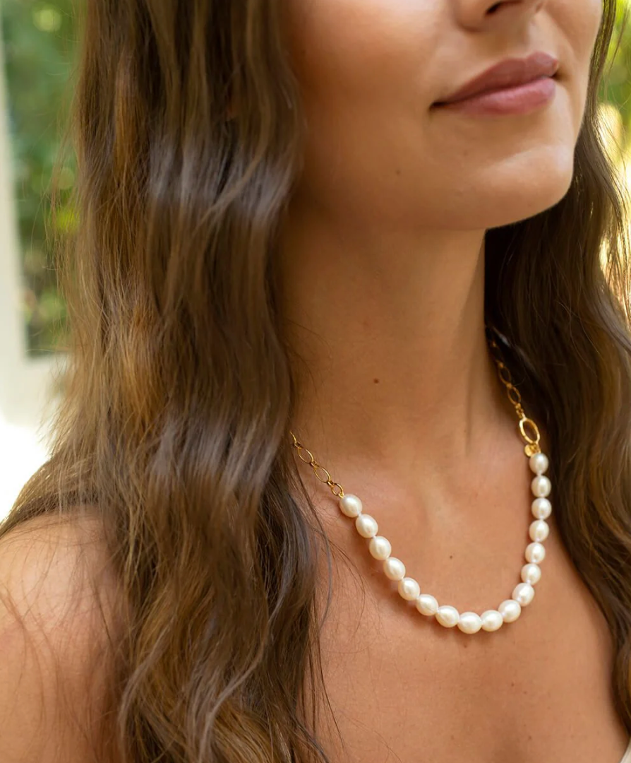 CLAUDIA BRADBY SLEEK CITY PEARL AND GOLD CHAIN NECKLACE