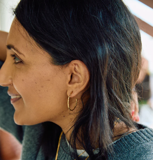 RACHEL JACKSON SHIMMERING SUN MEDIUM HOOP EARRINGS