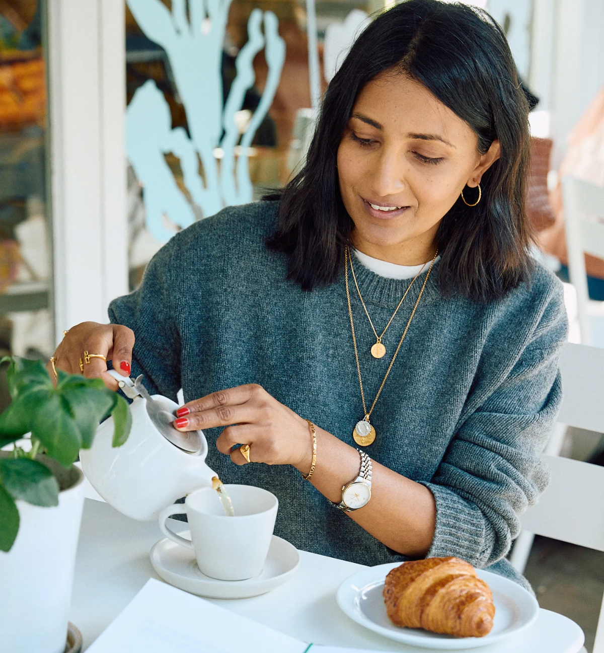 RACHEL JACKSON SHIMMERING SUN MEDIUM HOOP EARRINGS