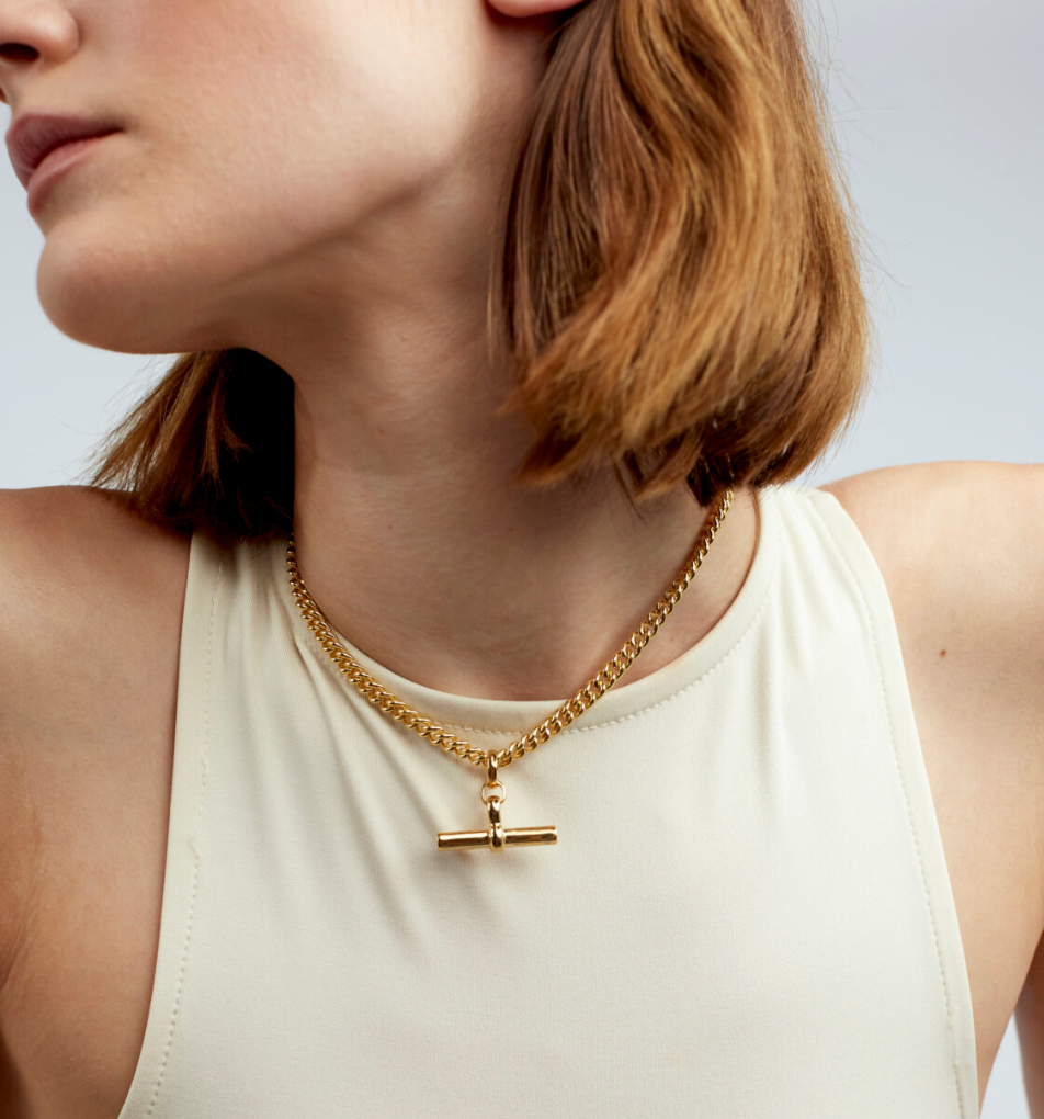TILLY SVEAAS GOLD T-BAR CURB LINK NECKLACE