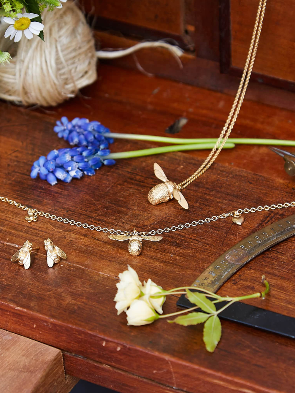 ALEX MONROE BABY BEE BRACELET