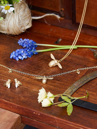 ALEX MONROE BABY BEE BRACELET