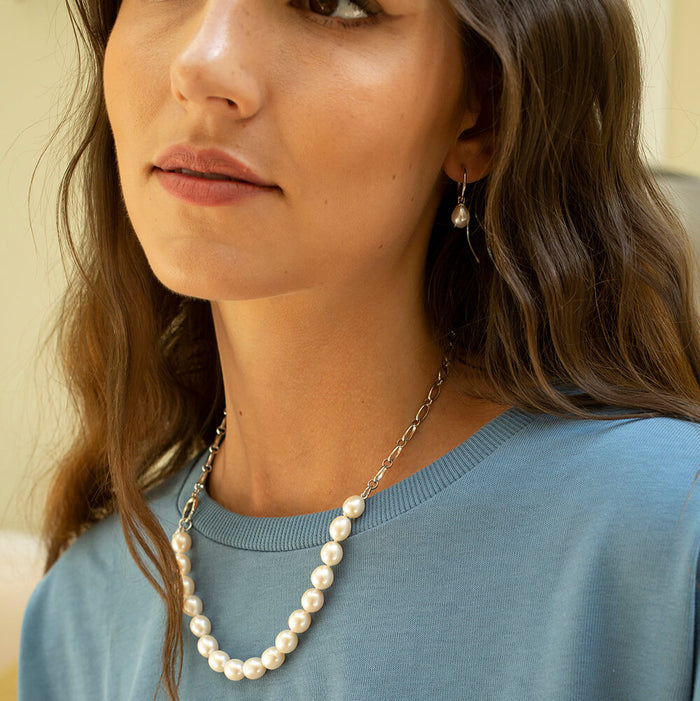 CLAUDIA BRADBY SLEEK CITY PEARL AND GOLD CHAIN NECKLACE