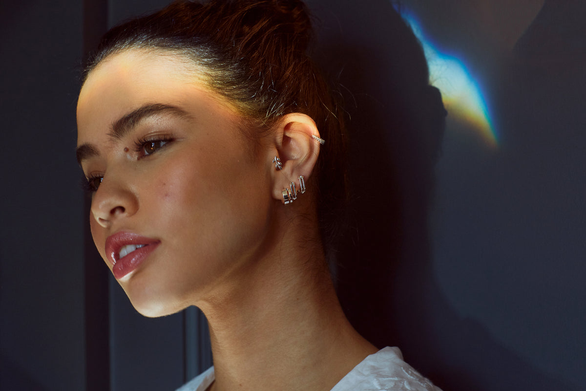 DAISY LONDON RUPI HUGGIE HOOP EARRINGS