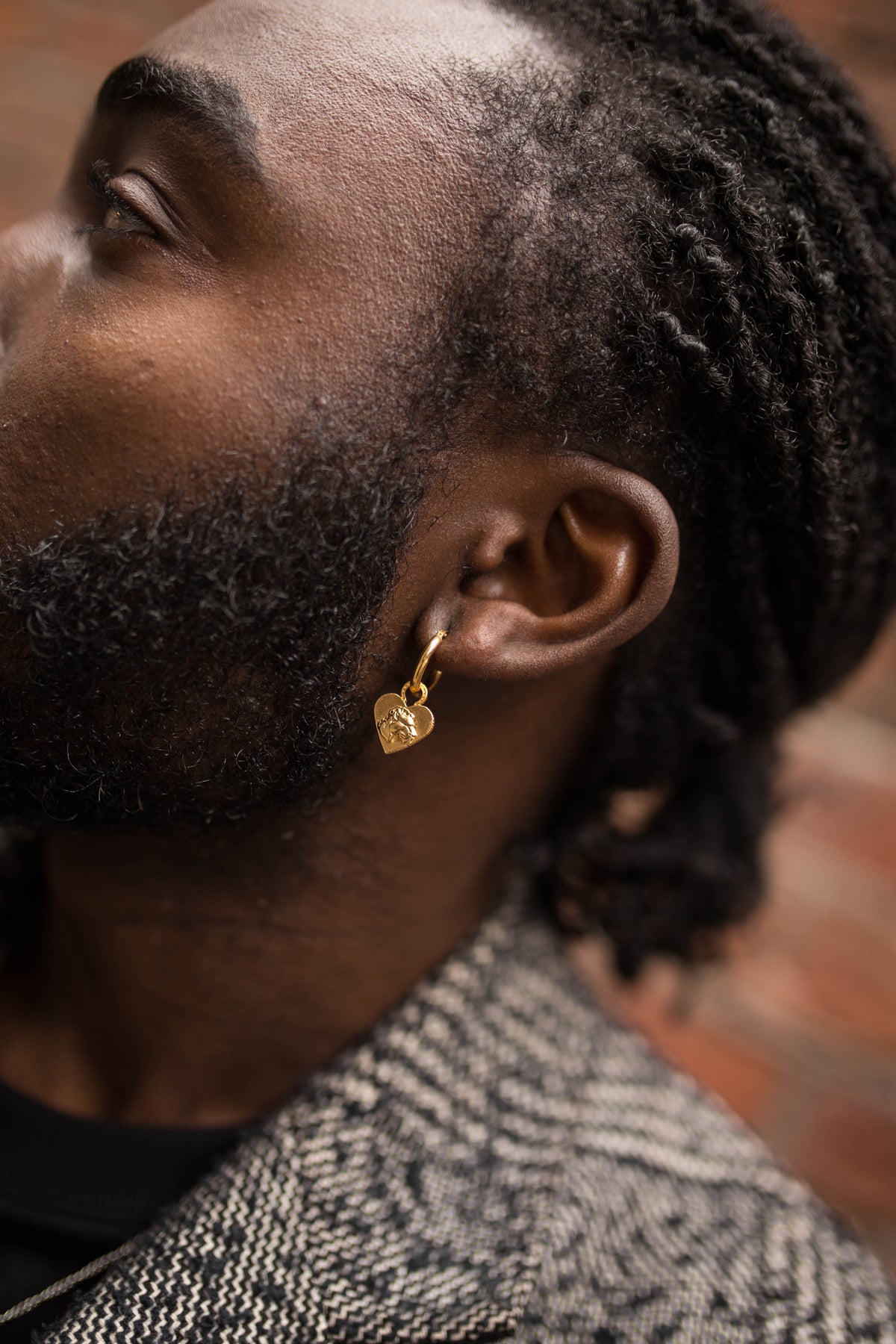 MIKAELA LYONS HOOP LIONESS HEART EARRINGS