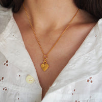 MIKAELA LYONS PETITE FLOWER HEART PENDANT