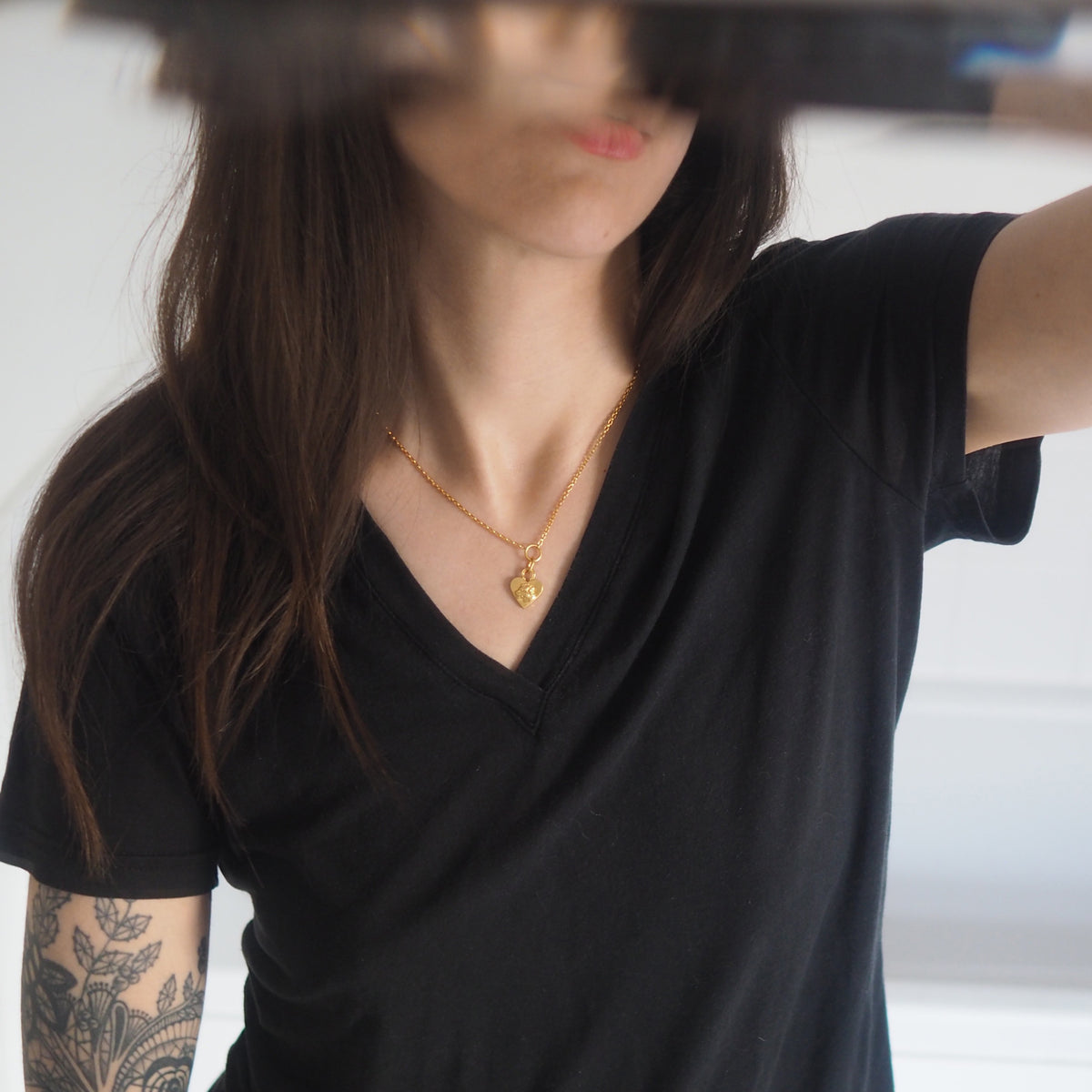 MIKAELA LYONS PETITE LIONESS HEART PENDANT