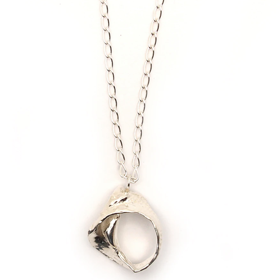 HANNAH BOURN LARGE FRAGMENTED SHELL NECKLACE