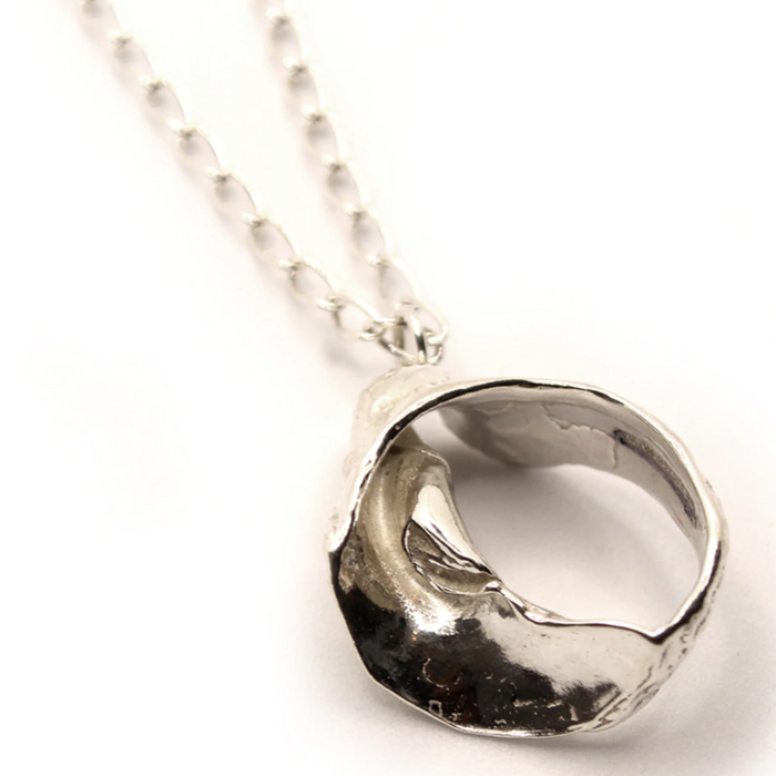 HANNAH BOURN LARGE FRAGMENTED SHELL NECKLACE