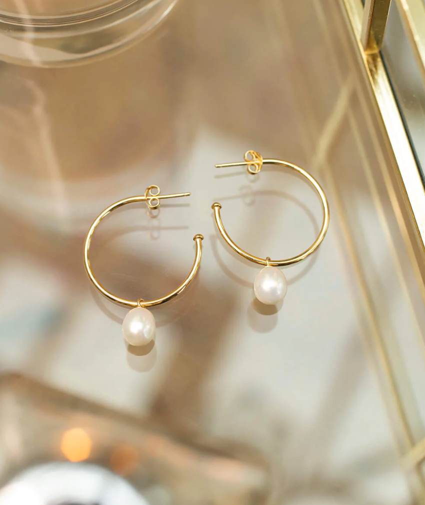 CLAUDIA BRADBY GOLD FAVOURITE HOOP WITH PEARL DROP