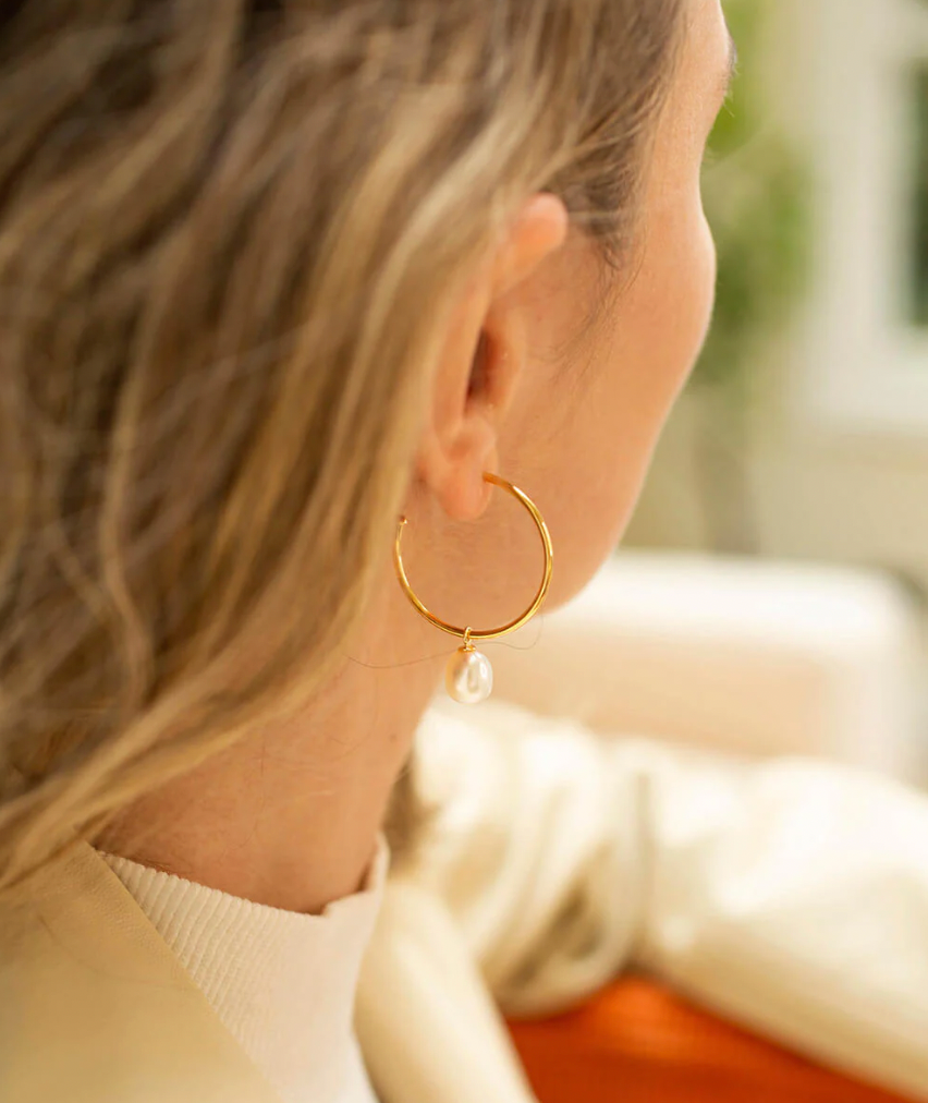 CLAUDIA BRADBY GOLD FAVOURITE HOOP WITH PEARL DROP