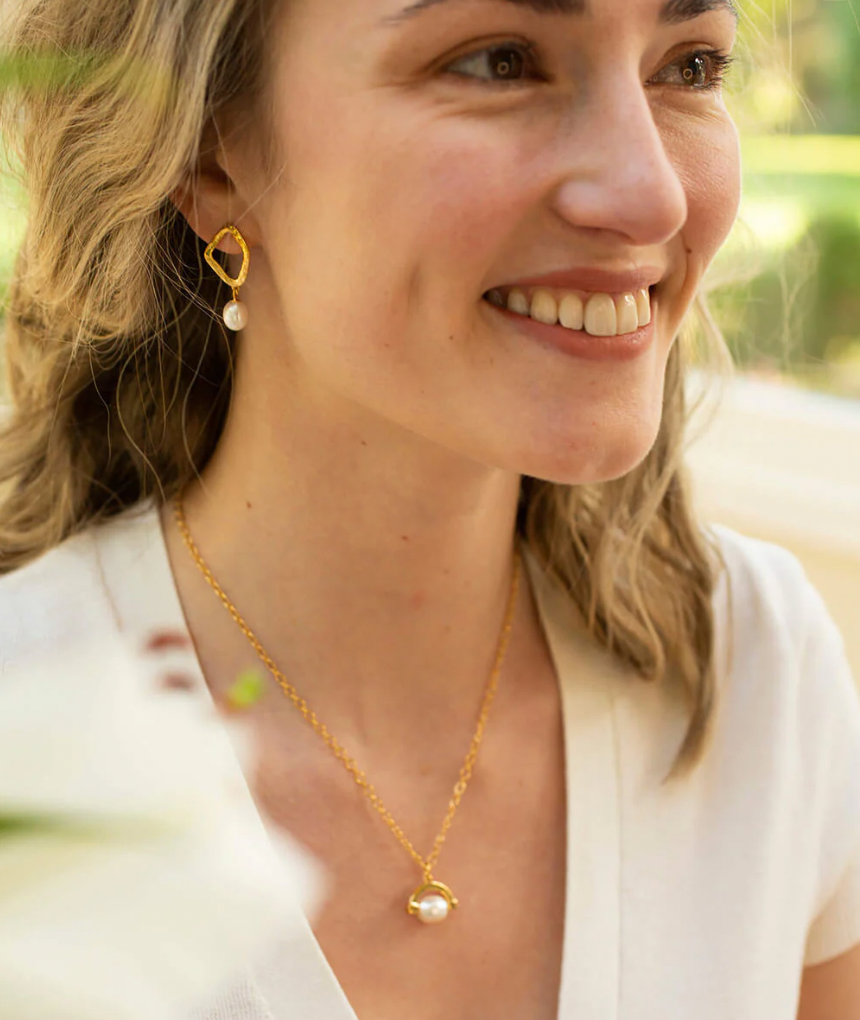 CLAUDIA BRADBY THALASSA RIPPLE STUD WITH PEARL DROP