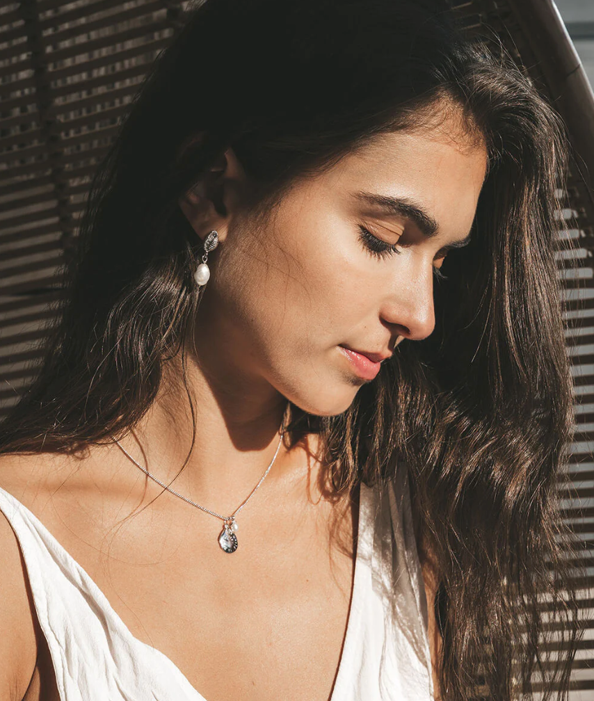 CLAUDIA BRADBY THE WORLD IS YOUR OYSTER MICRO NECKLACE