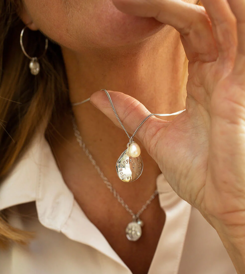 CLAUDIA BRADBY THE WORLD IS YOUR OYSTER NECKLACE