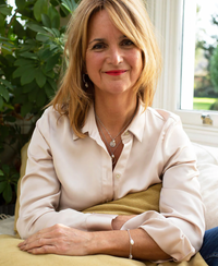 CLAUDIA BRADBY THE WORLD IS YOUR OYSTER NECKLACE