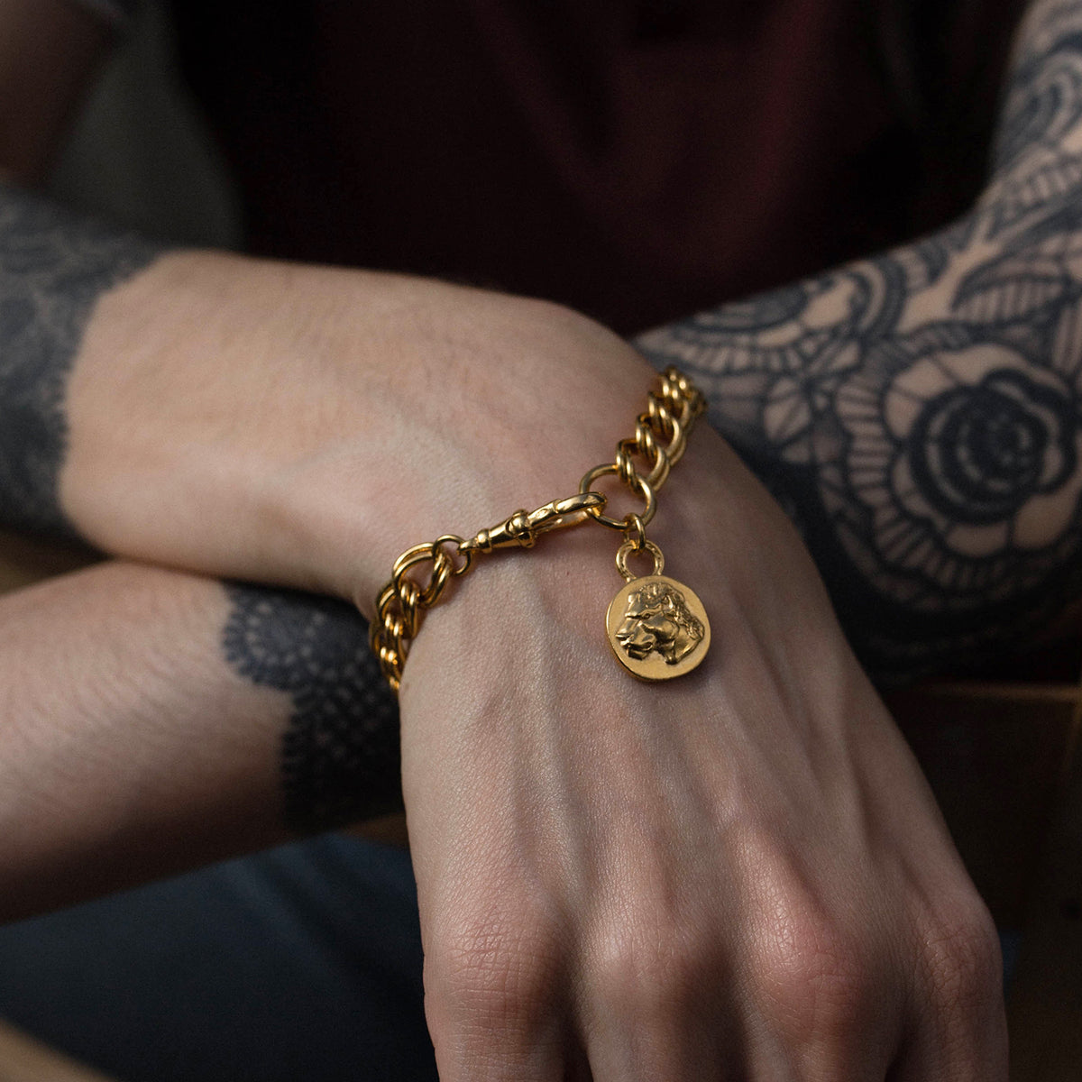 MIKAELA LYONS DOUBLE CURB CHAIN LIONESS BRACELET