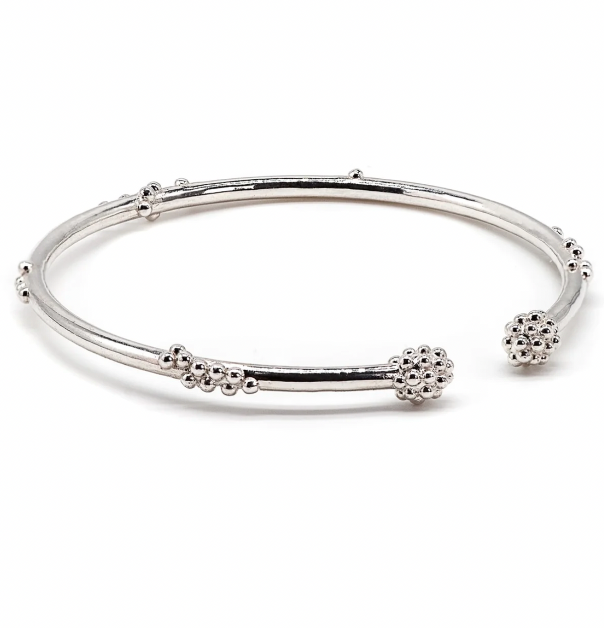 DAINTY LONDON OPEN BARNACLE BANGLE