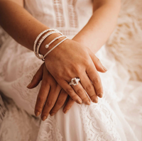 DAINTY LONDON OPEN BARNACLE BANGLE