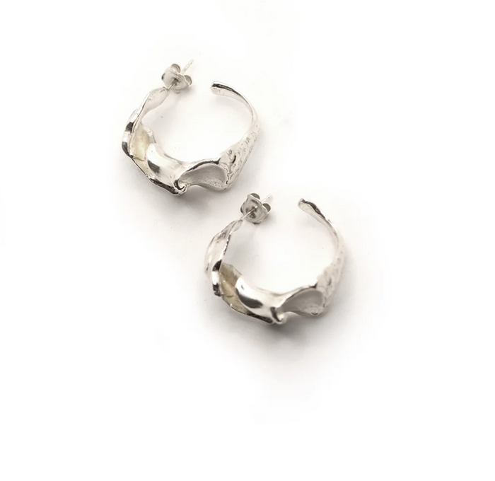 HANNAH BOURN SMALL FRAGMENTED SHELL HOOPS