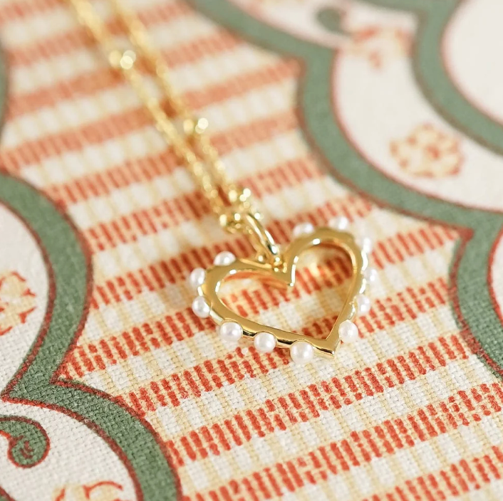 DAISY LONDON HEART PEARL PENDANT NECKLACE