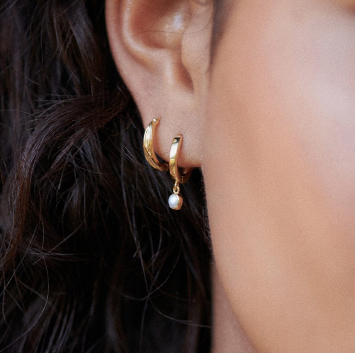 DAISY LONDON PEARL HEALING STONE HUGGIE EARRINGS
