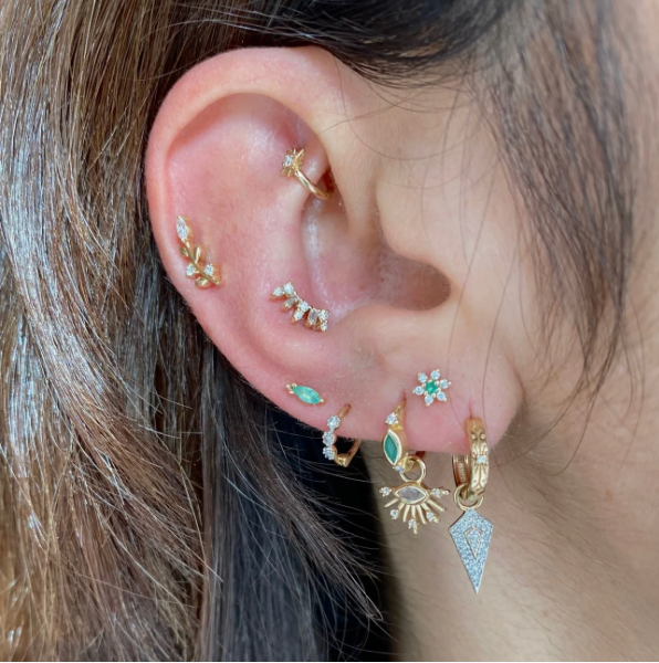 ZOHREH V DIAMOND AND EMERALD FLOWER FLAT BACK EARRING