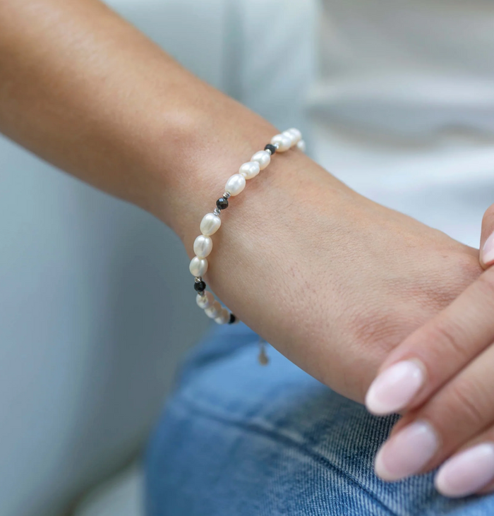 CLAUDIA BRADBY BLACK SPINEL & PEARL SILVER BEADED BRACELET