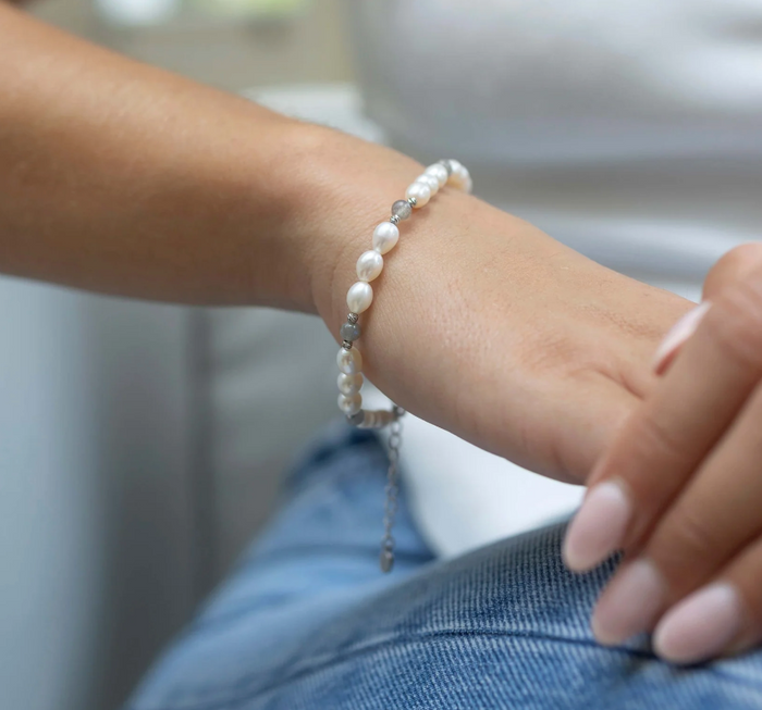 CLAUDIA BRADBY LABRADORITE & PEARL SILVER BEADED BRACELET