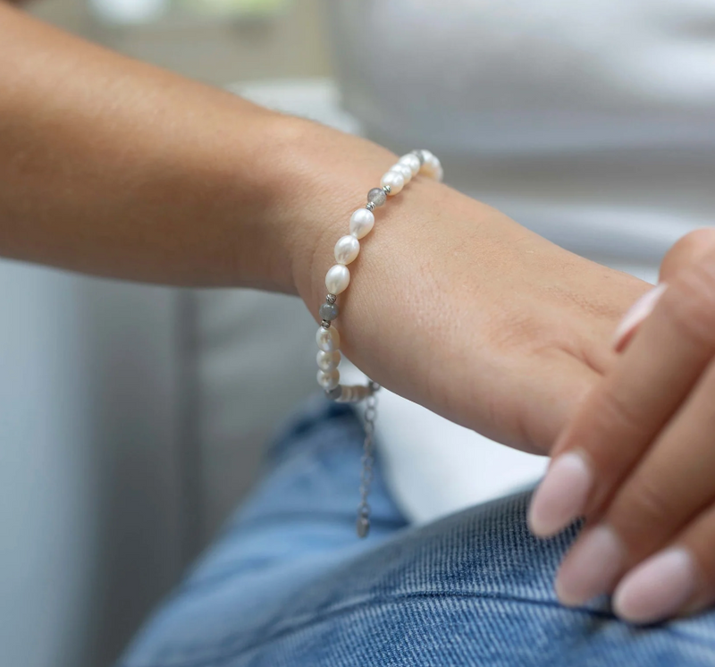CLAUDIA BRADBY LABRADORITE & PEARL SILVER BEADED BRACELET