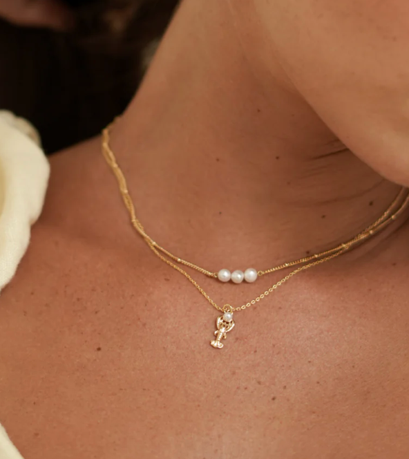 ESTELLA BARTLETT LOBSTER WITH PEARL NECKLACE