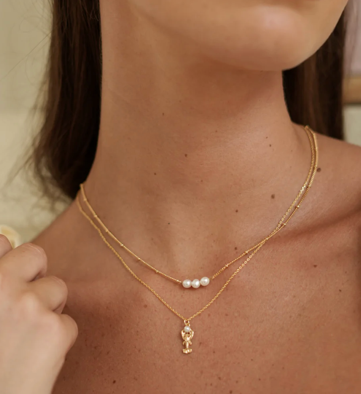 ESTELLA BARTLETT LOBSTER WITH PEARL NECKLACE