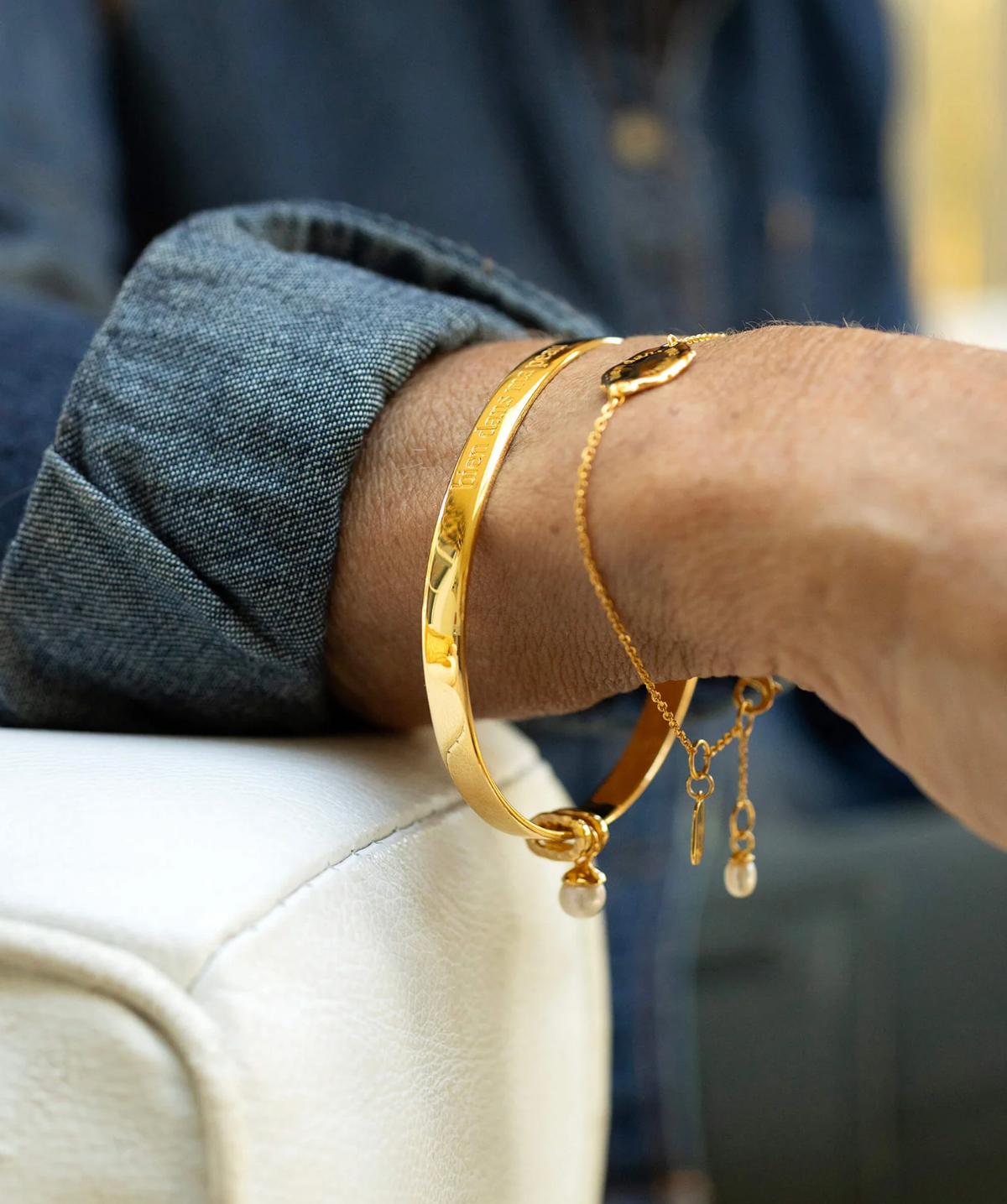 CLAUDIA BRADBY X MIDLIFECHIC MANTRA SLIM OVAL BANGLE WITH SINGLE PEARL CHARM