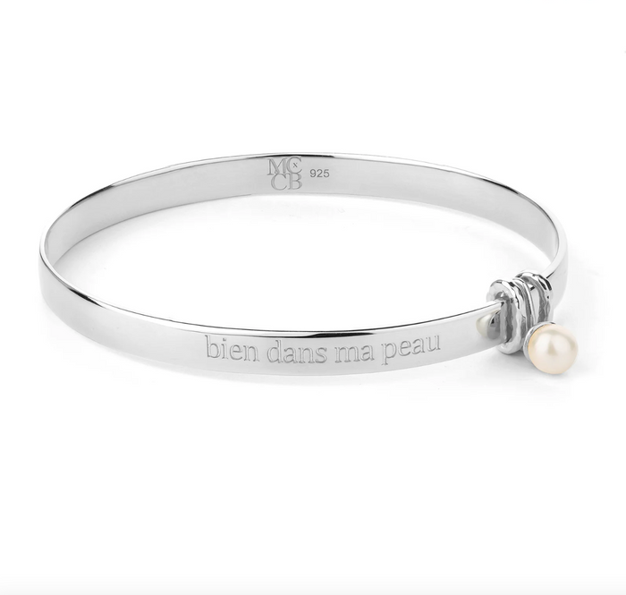 CLAUDIA BRADBY X MIDLIFECHIC MANTRA SLIM OVAL BANGLE WITH SINGLE PEARL CHARM