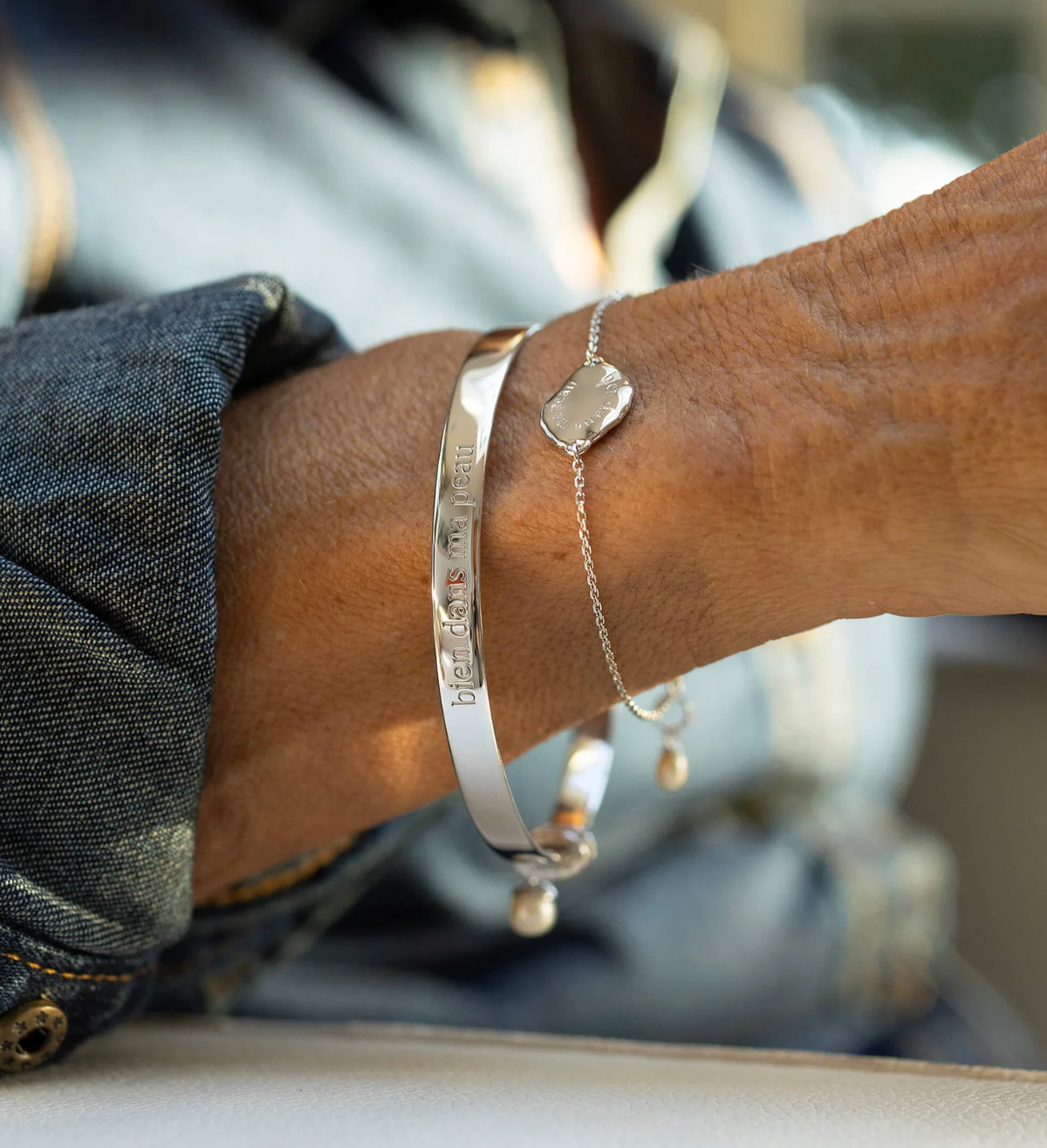 CLAUDIA BRADBY X MIDLIFECHIC MANTRA ROUND BANGLE WITH SINGLE PEARL CHARM