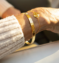 CLAUDIA BRADBY X MIDLIFECHIC MANTRA ROUND BANGLE WITH SINGLE PEARL CHARM