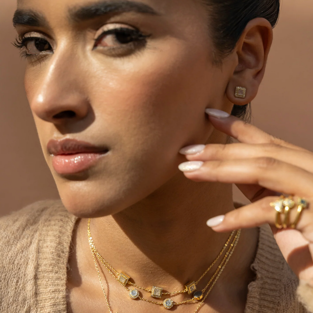 SHANA GULATI DAGNY ROUND STATION NECKLACE