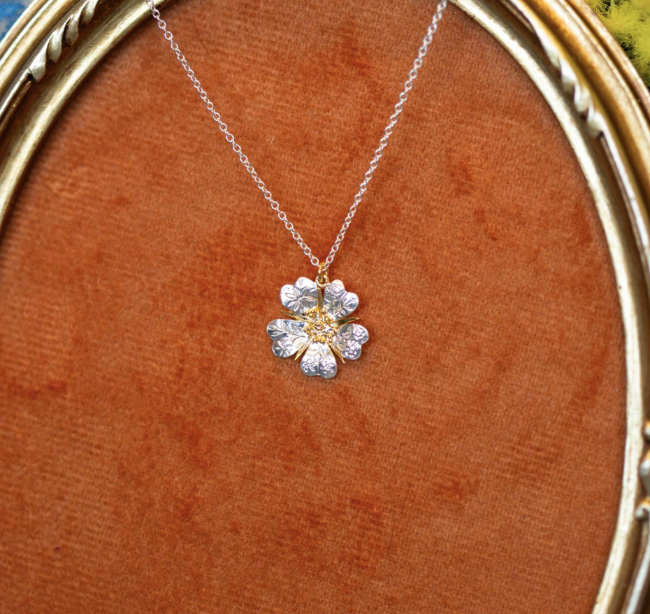 ALEX MONROE FLORAL ENGRAVED WILD ROSE NECKLACE