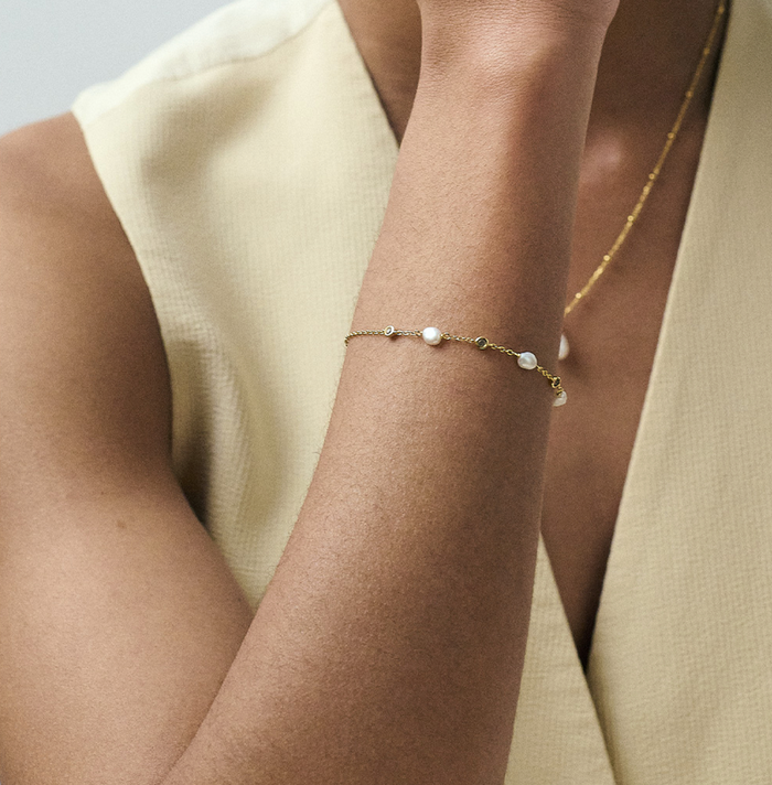 ASTLEY CLARKE PEARL AND SAPPHIRE STATION BRACELET
