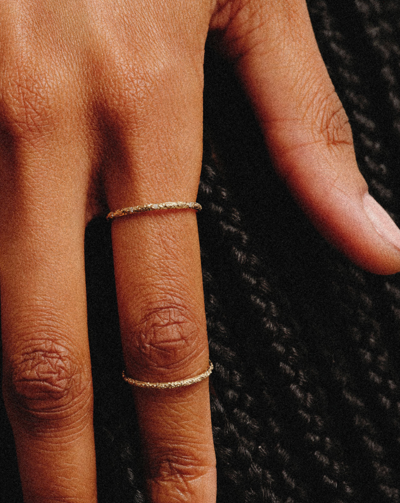 MÉTIER DALA ENGRAVED SKINNY BAND