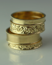 MÉTIER DALA ENGRAVED NARROW BAND